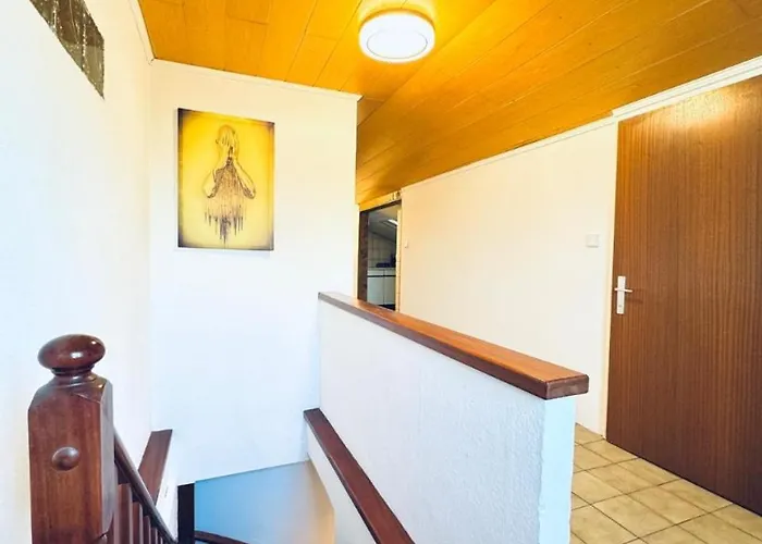 Apartment Cozy In A For Groups, 16-mins To Blumengaerten *