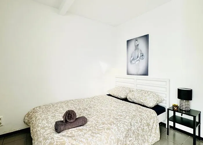 Cozy In A For Groups, 16-mins To Blumengaerten Apartment Vienna