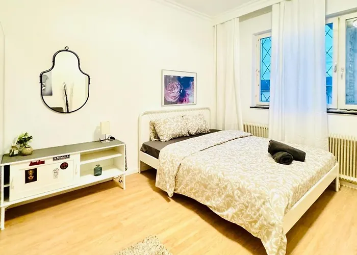 Cozy In A For Groups, 16-mins To Blumengaerten Apartment Vienna