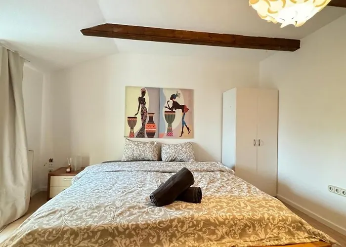 Cozy In A For Groups, 16-mins To Blumengaerten Apartment
