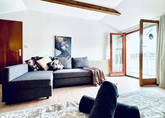 Apartment Cozy In A For Groups, 16-mins To Blumengaerten Vienna
