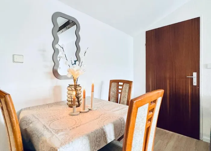 Cozy In A For Groups, 16-mins To Blumengaerten Apartment *
