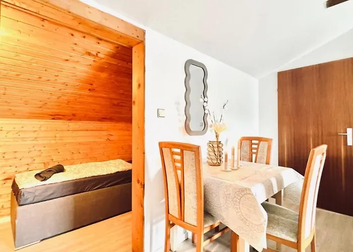 Apartment Cozy In A For Groups, 16-mins To Blumengaerten Vienna