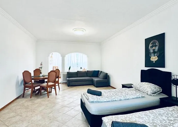 Apartment Cozy In A For Groups, 16-mins To Blumengaerten Vienna