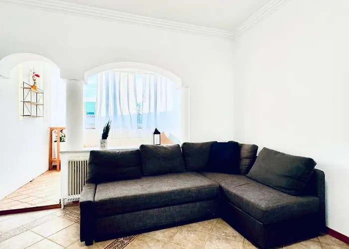 Apartment Cozy In A For Groups, 16-mins To Blumengaerten *