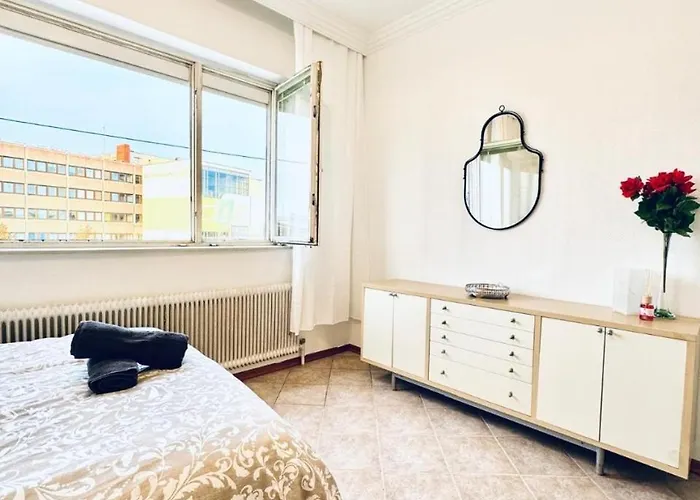 Apartment Cozy In A For Groups, 16-mins To Blumengaerten